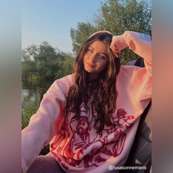 Like New! Aelfric Eden Cartoon Line Character Print Pink Hoodie Size Medium - Picture 3 of 13